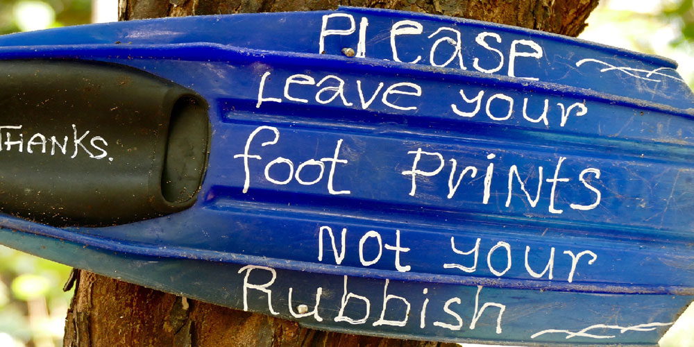 Taucherflosse mit Spruch Please leave your footprints not your rubbish